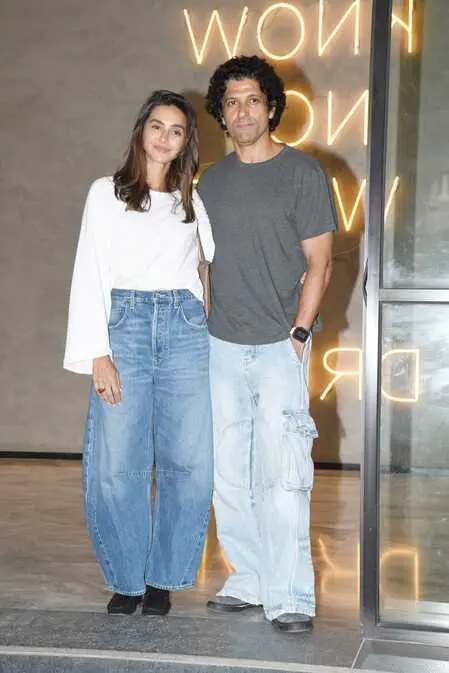 Farhan was accompanied by his wife, Shibani Dandekar, as the couple posed together for the paps. Farhan was accompanied by his wife, Shibani Dandekar, as the couple posed together for the paps.